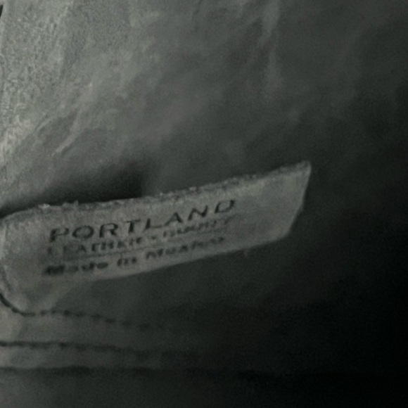 Portland Leather circle Bag in Gray - Picture 8 of 9